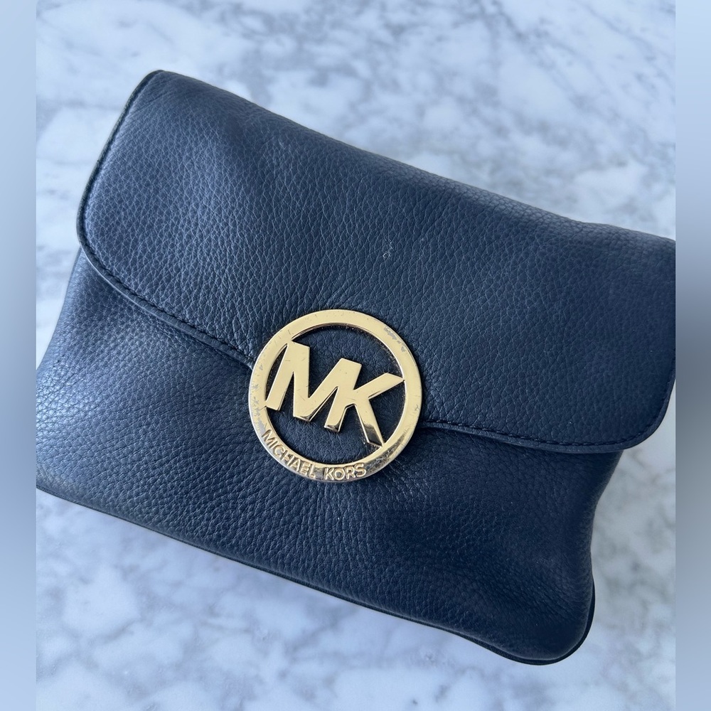MICHAEL Michael Kors Crossbody bag with logo closure in black